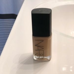 NARS sheer glow foundation medium4
